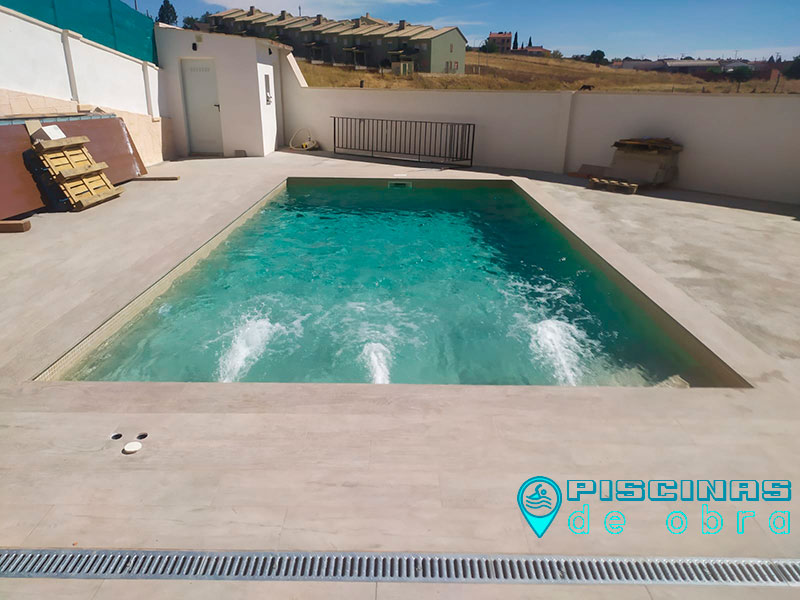 Construcción de piscinas de obra con gresite
