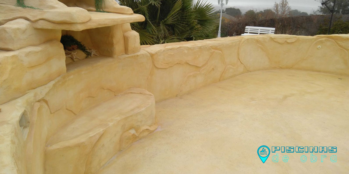 Construcción piscinas tematizadas en Hernansancho